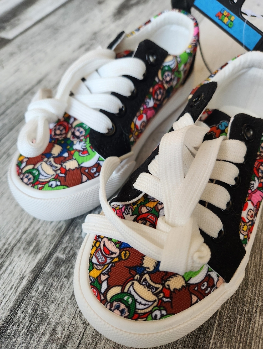 Official Nintendo Ground Up Super Mario Bros Shoes Size 11 Kids - Picture 4 of 9